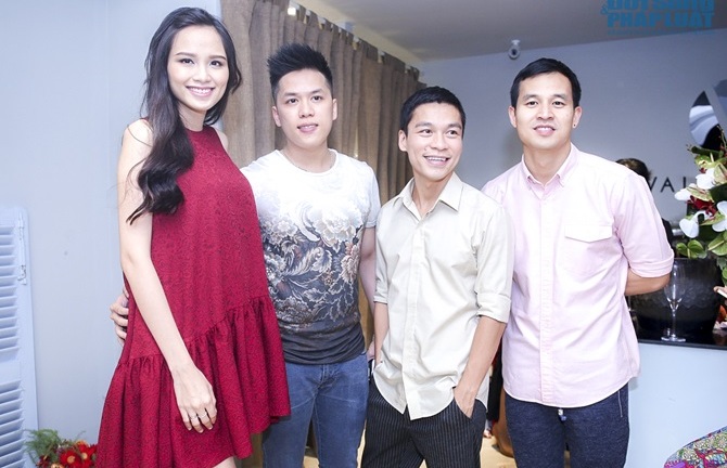 Hoa hậu Diễm Hương bụng bầu 5 tháng vẫn đi sự kiện